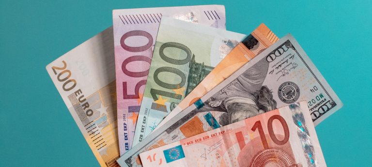 أسعار صرف أهم العملات الأجنبية اليوم بالدار البيضاء