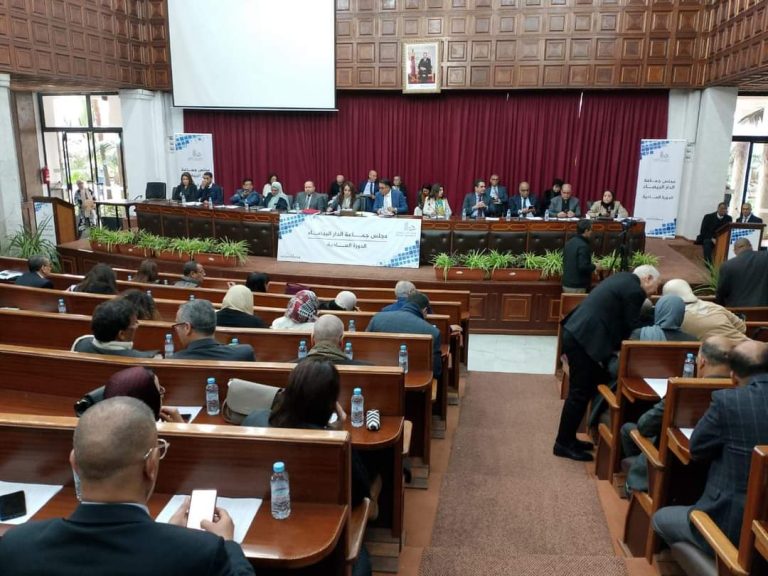 أزمة بيئية مستمرة بالحي المحمدي بسبب سوق الدواجن وسط النسيج السكني